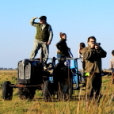 Turistas rurales haciendo observacion de aves