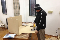 Contruccion de cajas nido por alumno de escuela agrotécnica
